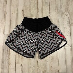 LULULEMON Tracker Short II Athletic Running Workout Seawheeze Size 4